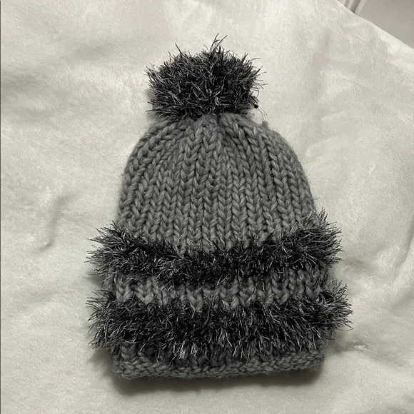 Cozy Gray Knit Pom-Pom Beanie for Kids - Picture 1 of 2